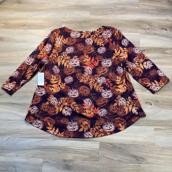💜$10ifbundle3 one world fall themed print lightweight top size 1X or 3X - Picture 12 of 16